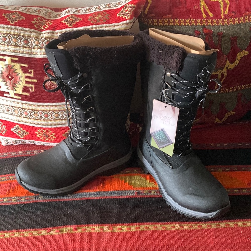 MUCK BOOTS - size 7 _BLACK -Brand NEW